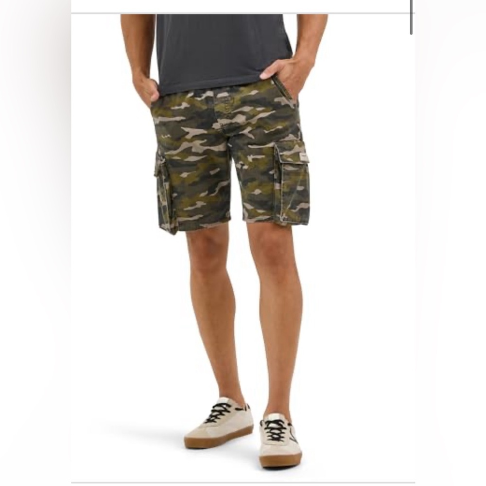 Wrangler Authentics XXL Men's Green Camouflage Cargo Shorts (46/48)